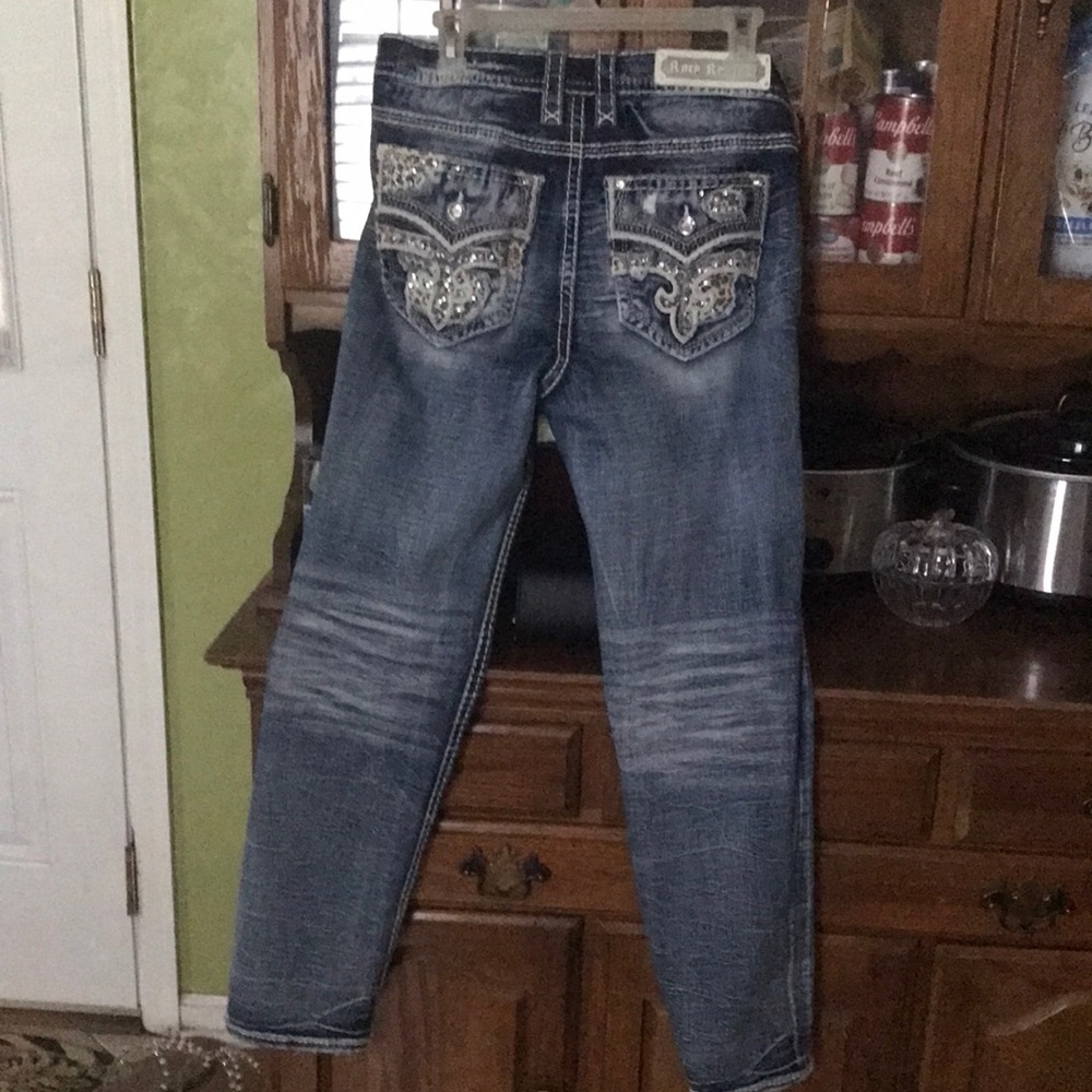 These are ROCK REVIVAL JEANS. THEY RE PRACALLY BRAND NEW. THE SIZE IS 30x31